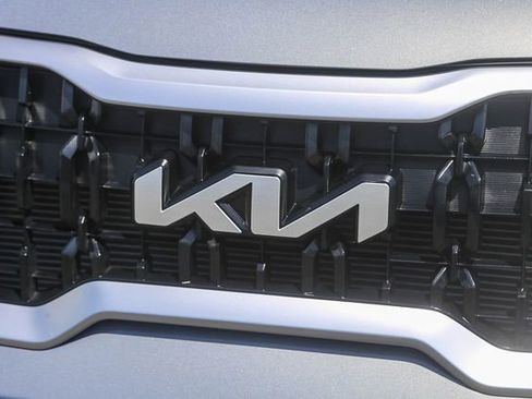 Certified 2024 Kia Telluride LX FWD image 7