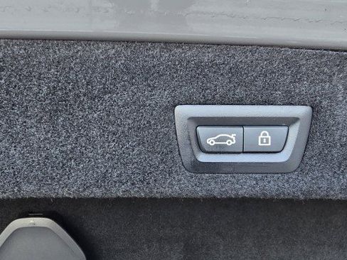 Used 2021 BMW 750i xDrive w/ Executive Package image 30