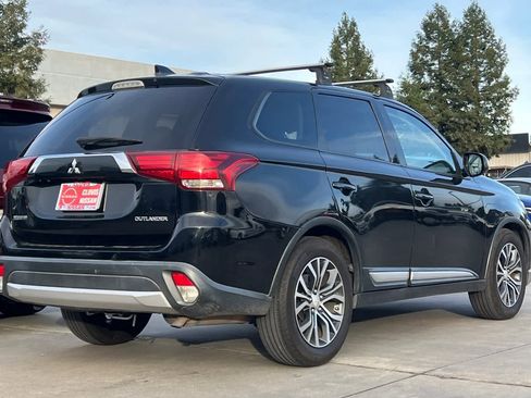 Used 2017 Mitsubishi Outlander ES image 3