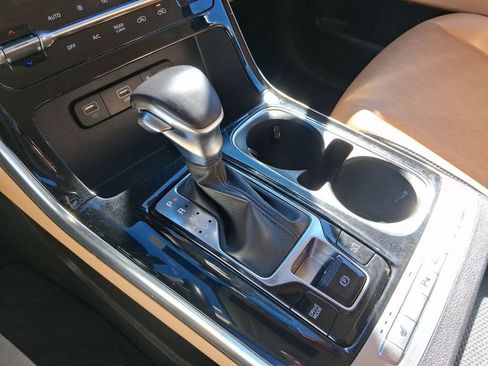 Used 2024 Kia Carnival EX image 23