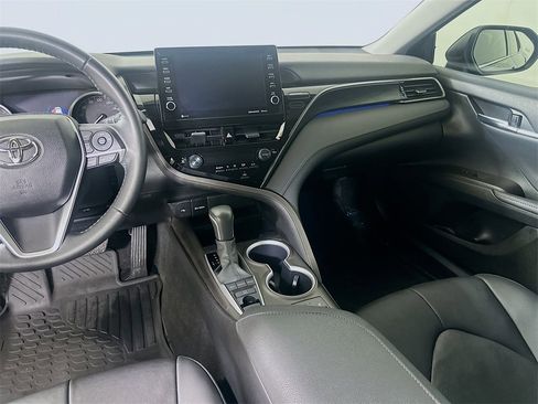 Used 2022 Toyota Camry XLE image 19