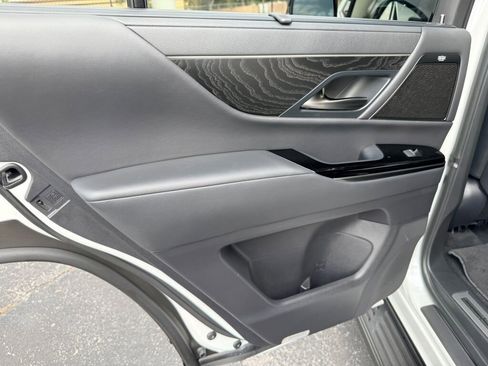 Used 2025 Lexus LX 700h Luxury w/ Appearance Package image 17