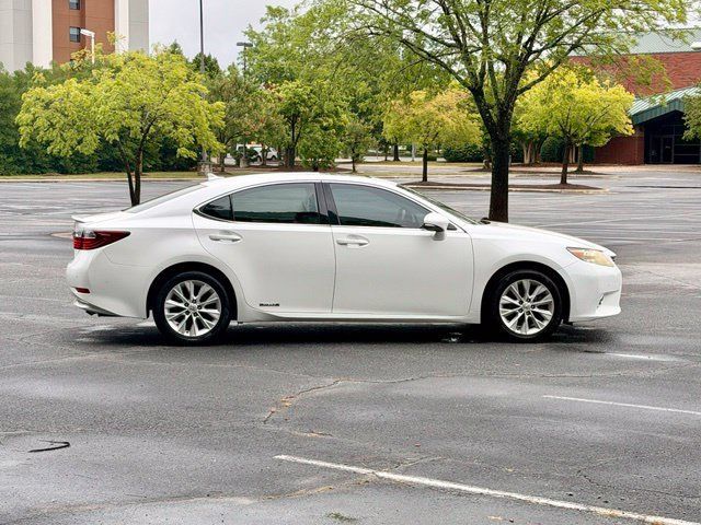 Used 2013 Lexus ES 300h w/ Luxury Pkg FWD image 9