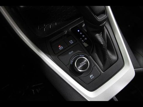 Used 2025 Toyota RAV4 XLE AWD/4WD image 17