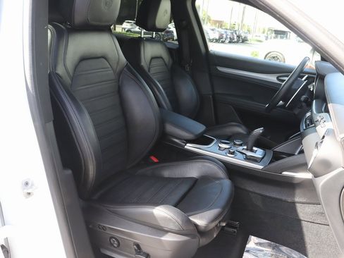Used 2023 Alfa Romeo Stelvio Veloce image 23