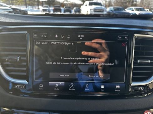 Used 2023 Chrysler Pacifica Touring-L image 30