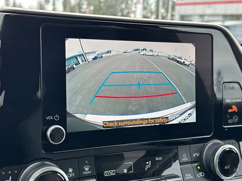 Used 2023 Toyota Highlander XLE w/ Protection Package #3 (TMS) FWD image 20