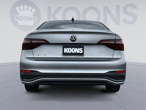 Used 2022 Volkswagen Jetta S image 5