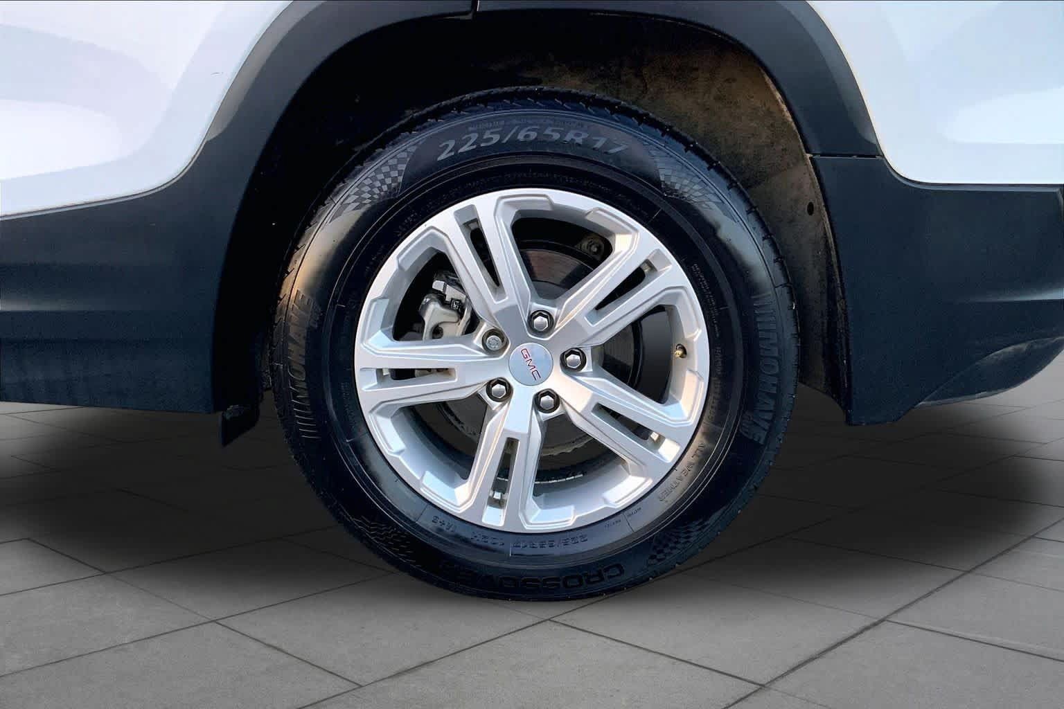 Used 2022 GMC Terrain SLE w/ Driver Convenience Package FWD image 10
