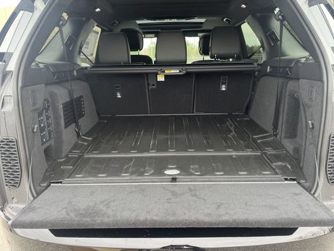 New 2025 Land Rover Discovery Metropolitan Edition image 27