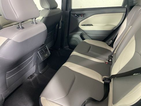 Certified 2025 Subaru Forester Limited image 17