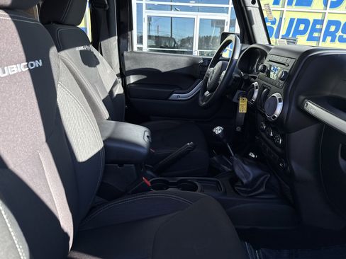 Used 2017 Jeep Wrangler Rubicon w/ Power Convenience Group image 34