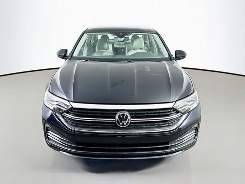 Used 2023 Volkswagen Jetta SE FWD image 2