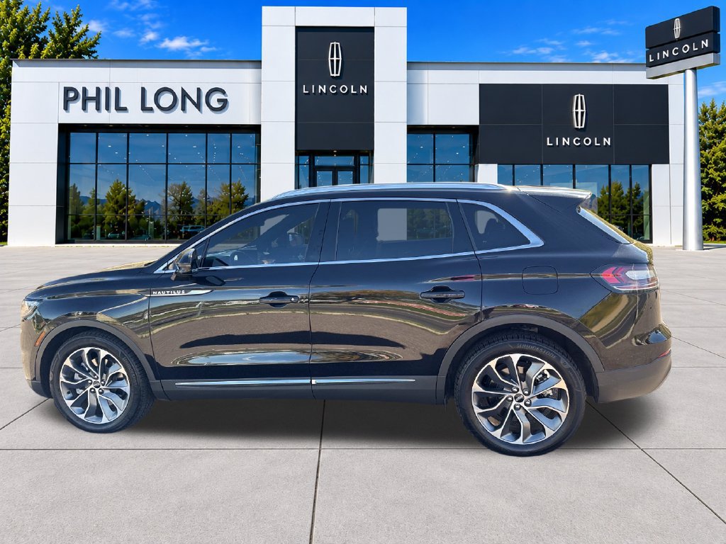Used 2022 Lincoln Nautilus Reserve w/ Luxury Package AWD/4WD image 5