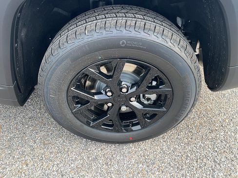 New 2025 Jeep Grand Cherokee L Altitude image 9