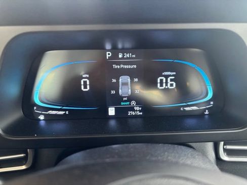 Used 2025 Hyundai Elantra SE FWD image 10