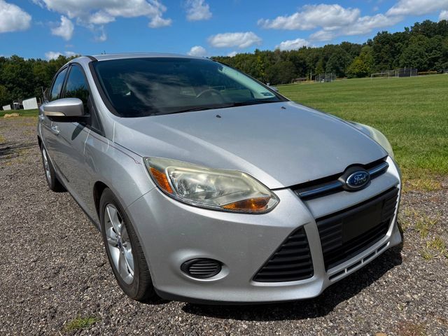 Used 2014 Ford Focus SE w/ SE Winter Package FWD image 6