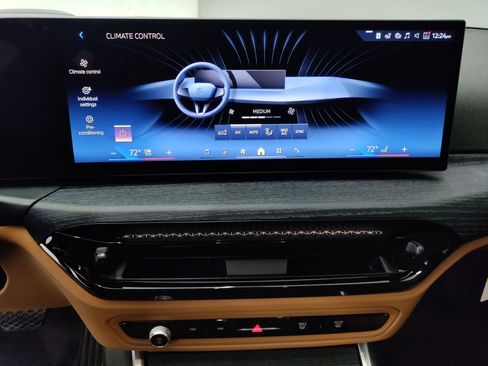 Used 2025 BMW 330i Sedan w/ Premium Package image 19