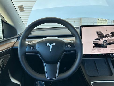 Used 2023 Tesla Model Y Long Range AWD/4WD image 22