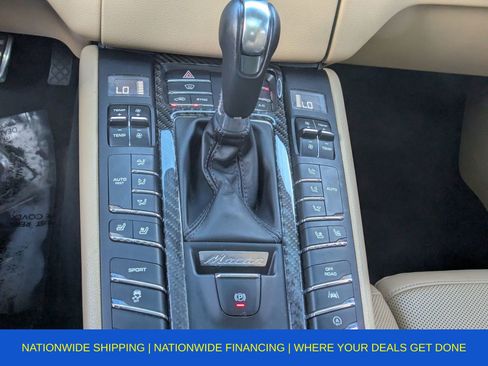 Used 2018 Porsche Macan image 30