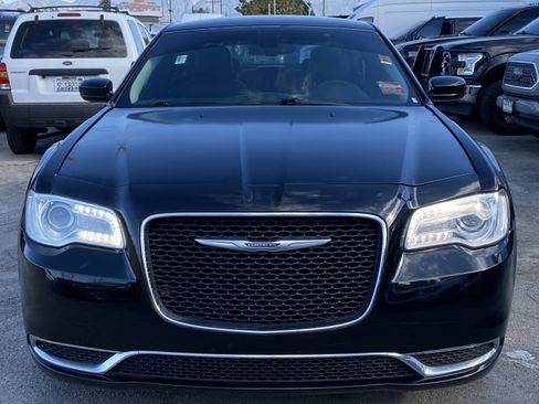 Used 2017 Chrysler 300 Limited image 3