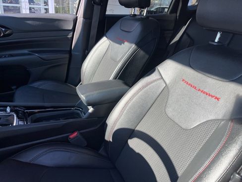 Used 2024 Jeep Compass Trailhawk image 4