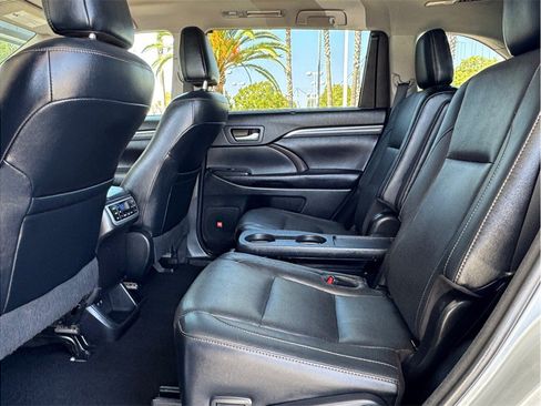 Used 2017 Toyota Highlander Limited Platinum AWD/4WD image 22