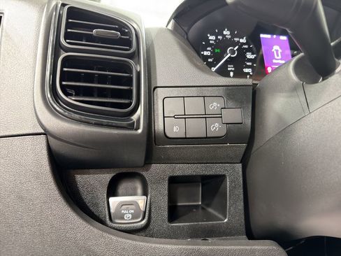 Used 2025 RAM ProMaster 2500 w/ Convenience Group FWD image 18