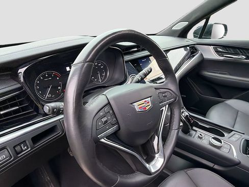 Used 2024 Cadillac XT6 Premium Luxury AWD/4WD image 11