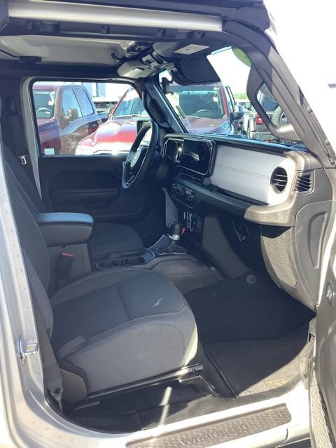Certified 2024 Jeep Wrangler Unlimited w/ Convenience Group AWD/4WD image 24