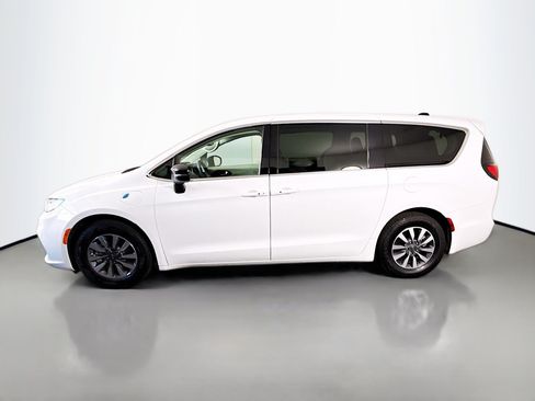 Used 2024 Chrysler Pacifica Limited FWD image 6