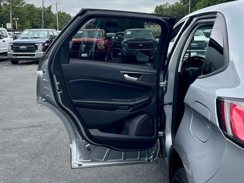 Used 2021 Ford Edge SE FWD image 16