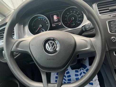 Used 2016 Volkswagen e-Golf SE FWD image 19