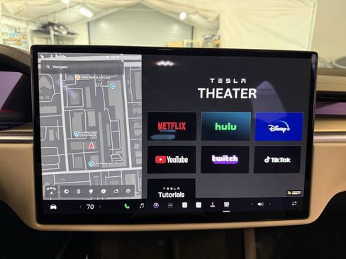 Used 2022 Tesla Model X Plaid image 17