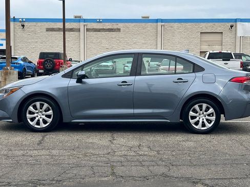 Used 2025 Toyota Corolla LE image 6