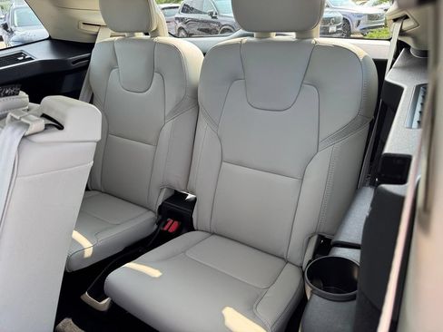Certified 2025 Volvo XC90 T8 Ultra w/ Protection Package Premier AWD/4WD image 10