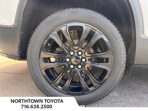 Used 2022 GMC Acadia SLE w/ Driver Convenience Package AWD/4WD image 22