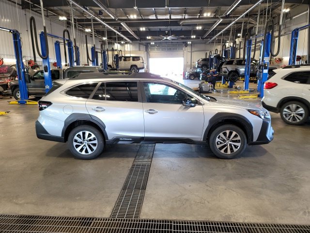 Used 2025 Subaru Outback Premium w/ Popular Package #1A AWD/4WD image 8