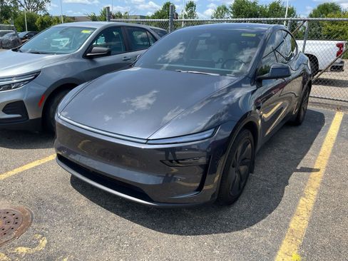 Used 2026 Tesla Model Y 2WD image 4