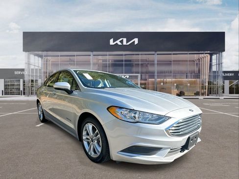 Used 2018 Ford Fusion S image 2