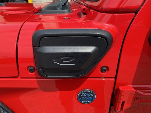 Used 2025 Jeep Wrangler Unlimited Rubicon 4xe w/ Safety Group AWD/4WD image 13