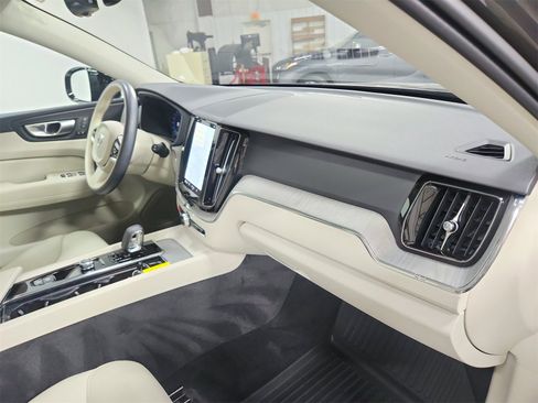 Used 2024 Volvo XC60 B5 Plus w/ Protection Package Premier image 36