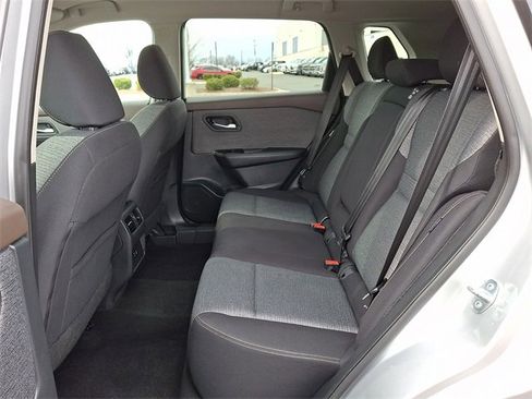 Used 2021 Nissan Rogue SV image 10