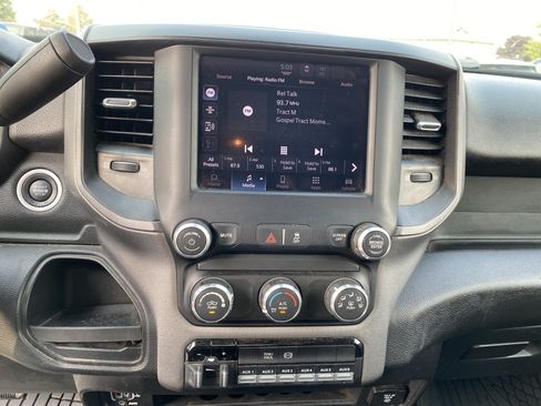Used 2022 RAM 3500 Tradesman w/ Chrome Appearance Group AWD/4WD image 18