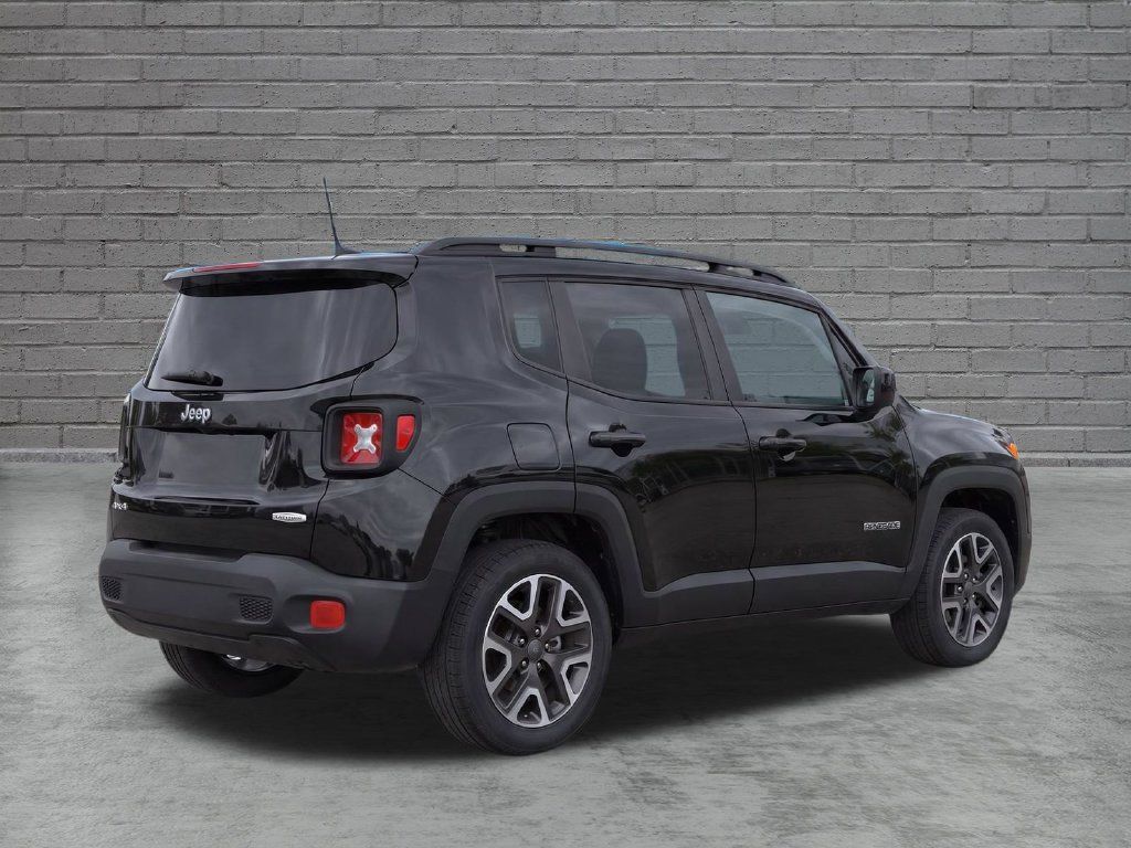 Used 2017 Jeep Renegade Latitude w/ Cold Weather Group AWD/4WD image 3