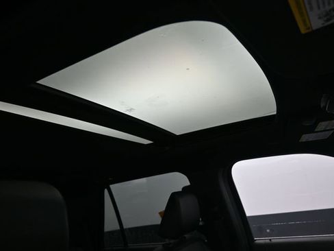 Used 2021 Ford Expedition XLT image 13