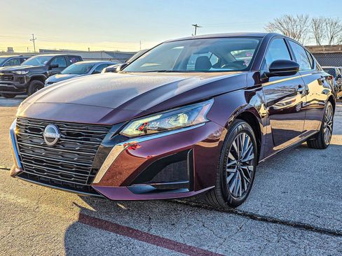 Used 2025 Nissan Altima 2.5 SV image 3