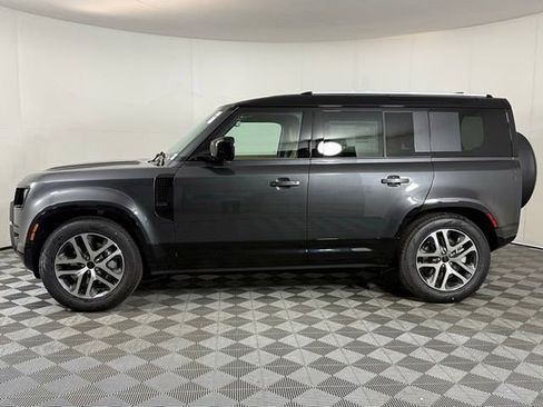 New 2026 Land Rover Defender 110 X-Dynamic SE AWD/4WD image 3