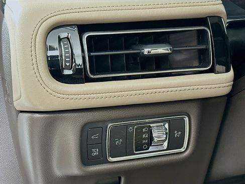 Used 2021 Lincoln Nautilus Reserve w/ Equipment Group 201A AWD/4WD image 10