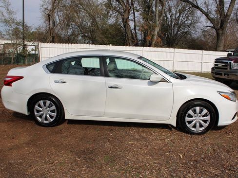 Used 2016 Nissan Altima 2.5 S w/ Power Driver Seat Package image 6